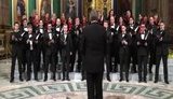 "На подводной лодочке да с десятком бомбочек: "Наводи, Петров, на город Вашингтон!" - хор Санкт-Петербурга в Ісаакіївському соборі заспівав пісню про бомбардування США. ВIДЕО