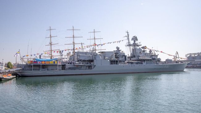 Міська рада Дніпра взяла шефство над флагманом ВМС Сагайдачним 03