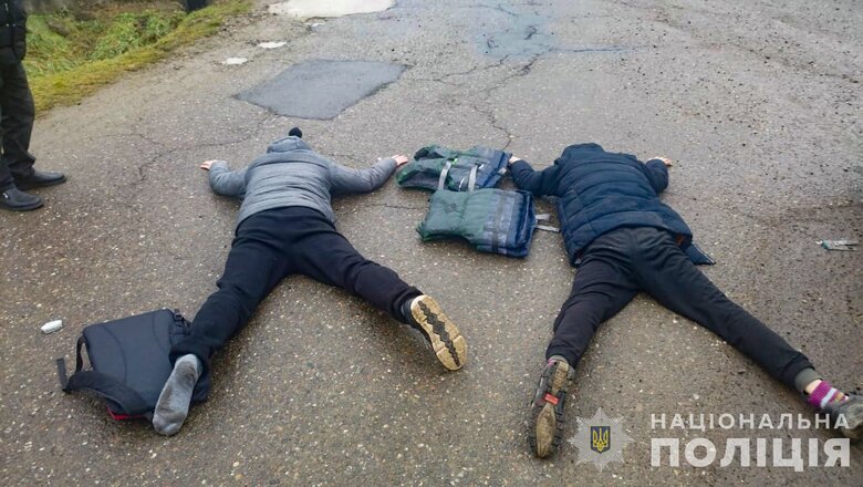 На Закарпатті затримано псевдополіцейського та його спільника, які допомагали незаконно виїжджати за кордон