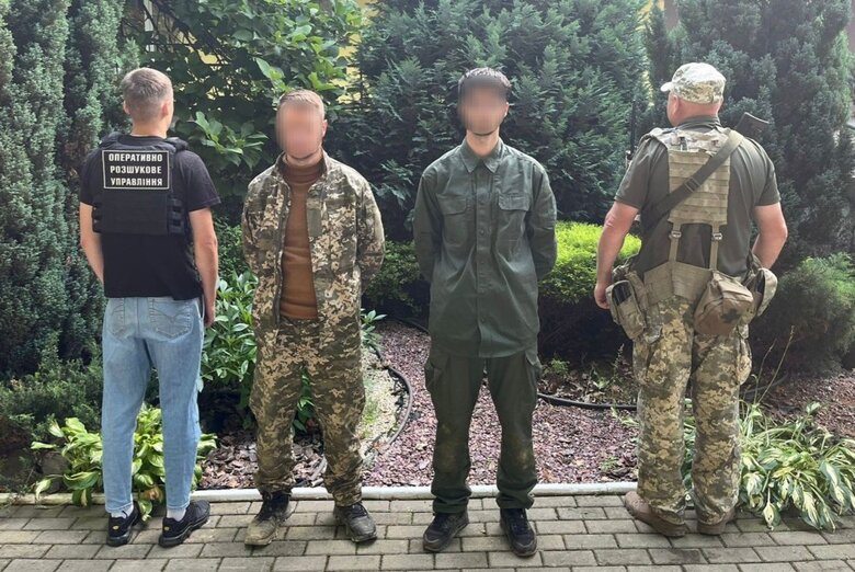 Пограничники задержали двух мужчин в форме на границе с ЕС