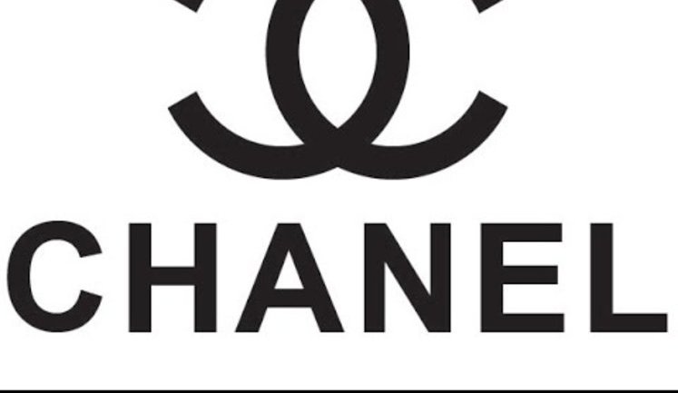 Модный дом Chanel отказался от использования меха и крокодиловой кожи