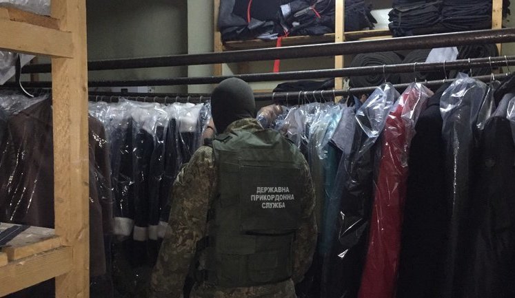 Підпільні цехи з пошиття "брендового" одягу виявлено в Харкові. ФОТОрепортаж+ВІДЕО