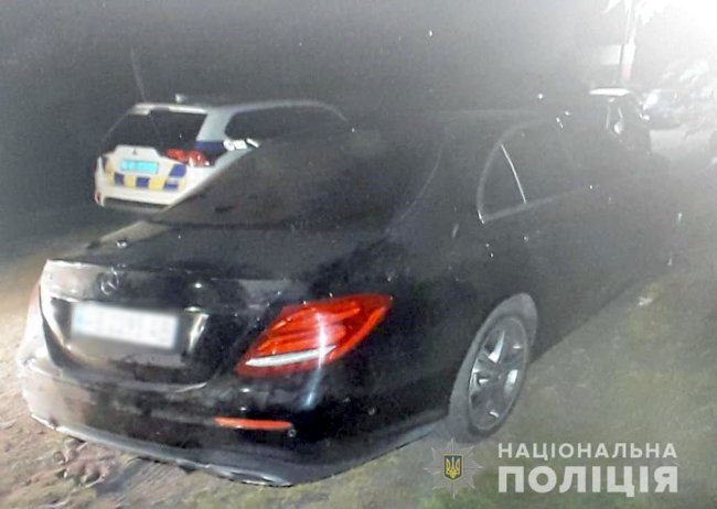 Под Киевом возле банкомата похитили 21-летнего парня, - полиция 01