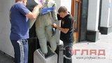 В Тернополе чучело Колесниченко выбросили в мусорник. ФОТОрепортаж