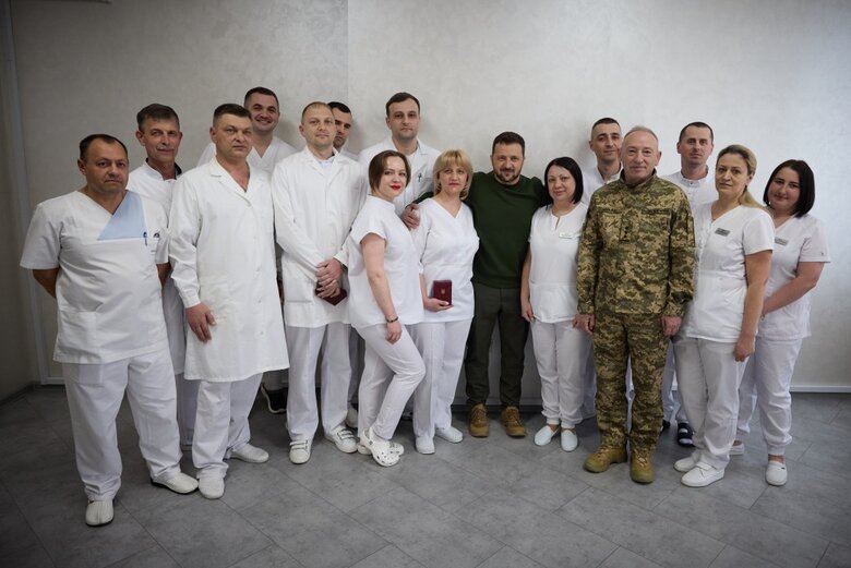 нагородження лікарів госпіталя у Чернівцях