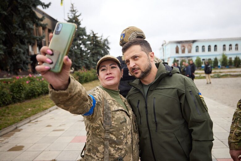 Зеленський приїхав у визволений від російських окупантів Ізюм 07