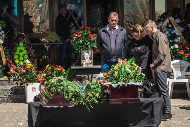 С бойцом Азова Евгением Хоменко простились на Днепропетровщине 02