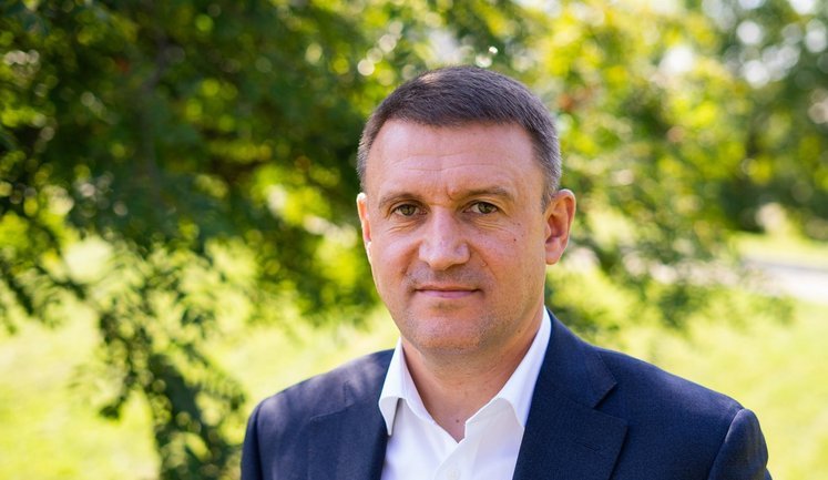 Суд дозволив обшуки у Мельника, якого вважають правою рукою "смотрящего" за тіньовими потоками ОП Гмиріна.