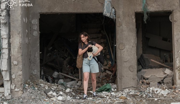 У Києві кількість загиблих через російський обстріл зросла до 18 людей (оновлено). ФОТОрепортаж
