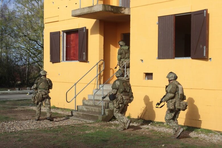 Військові навчання проходять у Великій Британії.