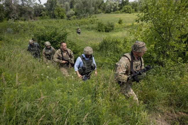 Zelenskyi visits frontline positions in Donbas 03
