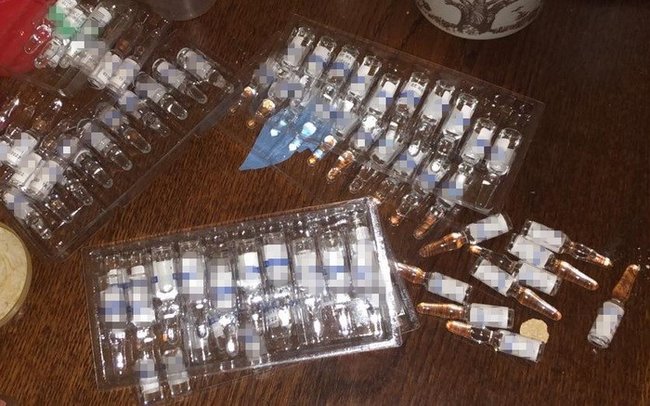 Банду, яка торгувала наркотиками під керівництвом поліцейського, ліквідували на Дніпропетровщині, - СБУ 02