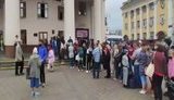 Величезна черга до станції метро "Вокзальна" в Києві. ВIДЕО
