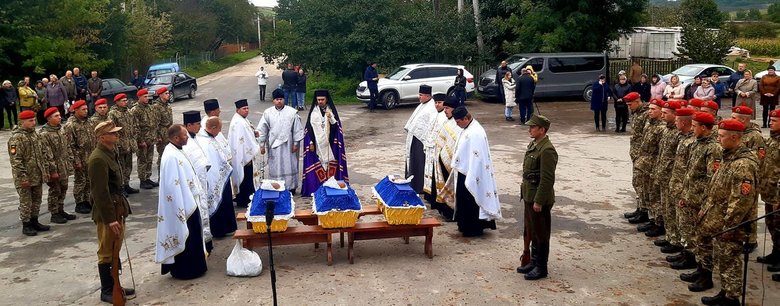 Останки трьох воїнів УПА перепоховали з військовими почестями на Тернопільщині 02