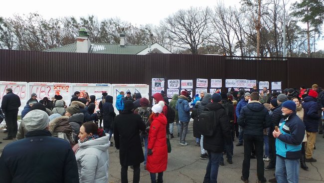 Аваков, йди! - активісти приїхали під будинок голови МВС із вимогою його відставки 14