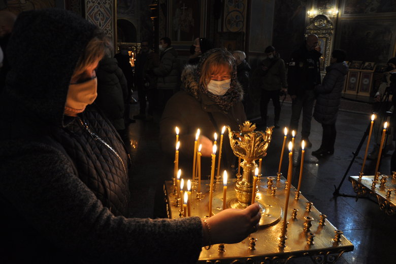 У Києві відбулась панахида за загиблими захисниками Донецького аеропорту 47 У Києві відбулась панахида за загиблими захисниками Донецького аеропорту 47