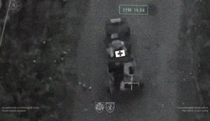 Штурмовики 33-й ОШП под атаками российских FPV-дронов спасли двух пожилых гражданских из "красной" зоны с помощью НРК. ВИДЕО