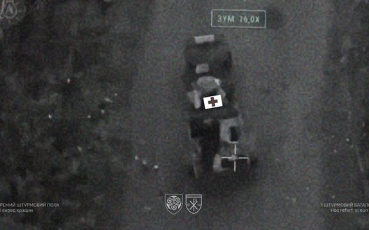 Штурмовики 33-ї ОШП під атаками російських FPV-дронів врятували двох літніх цивільних із "червоної" зони за допомогою НРК. ВІДЕО