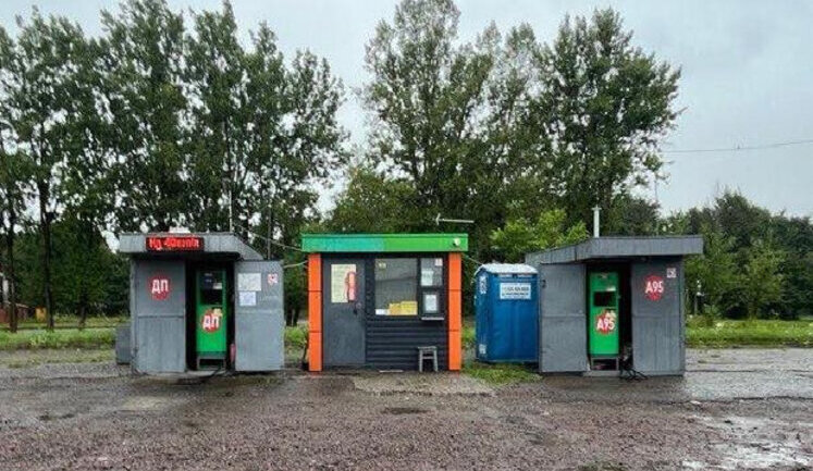 "Це Сомалі чи Галичина?": У Львові продовжують працювати десятки "бочок" з пальним, – експерт