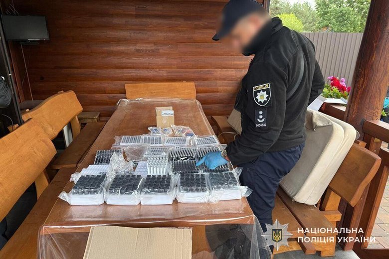 На Тернопільщині викрили мережу, яка продавала наркотики