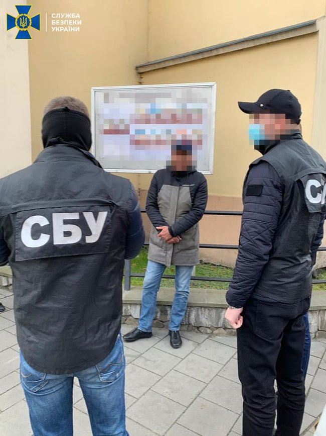 Сотрудник аппарата Львовского окружного админсуда задержан на взятке 3 тыс. долл. за содействие в отмене приговора, - СБУ 01