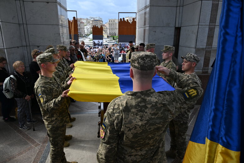У Києві попрощалися із воїном Едуардом Хатмулліним
