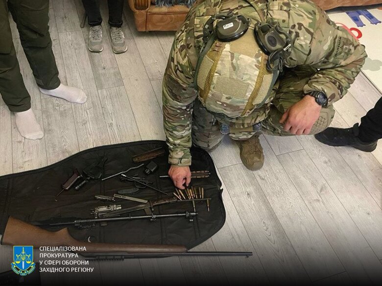 Helped military personnel flee abroad. Details from the prosecutor's office