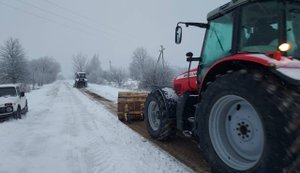 Низкою автодоріг по всій Україні обмежили рух через негоду, ‒ Кулеба