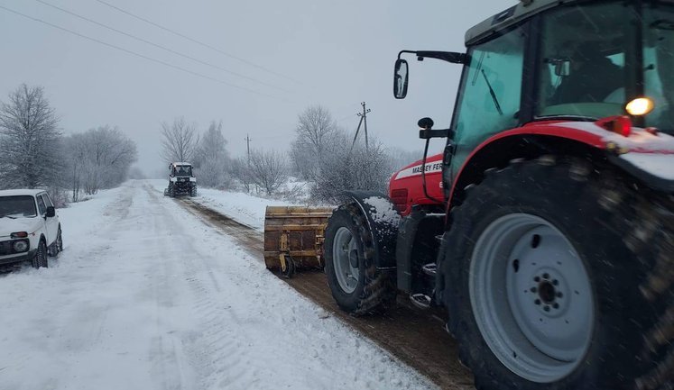 Низкою автодоріг по всій Україні обмежили рух через негоду, ‒ Кулеба