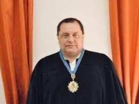 У якій справі судді до Холодницького в гості ходили 06