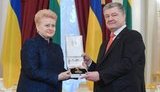 Це нагорода для всього українського народу, - Порошенкові вручили найвищу нагороду Литви - орден Вітовта Великого