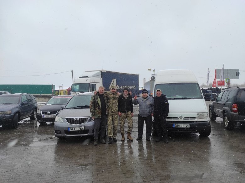 Один з бойових підрозділів дякує усім, хто підтримує його воїнів, та просить допомогти з купівлею дрона та автомобіля 04 Один з бойових підрозділів дякує усім, хто підтримує його воїнів, та просить допомогти з купівлею дрона та автомобіля 04