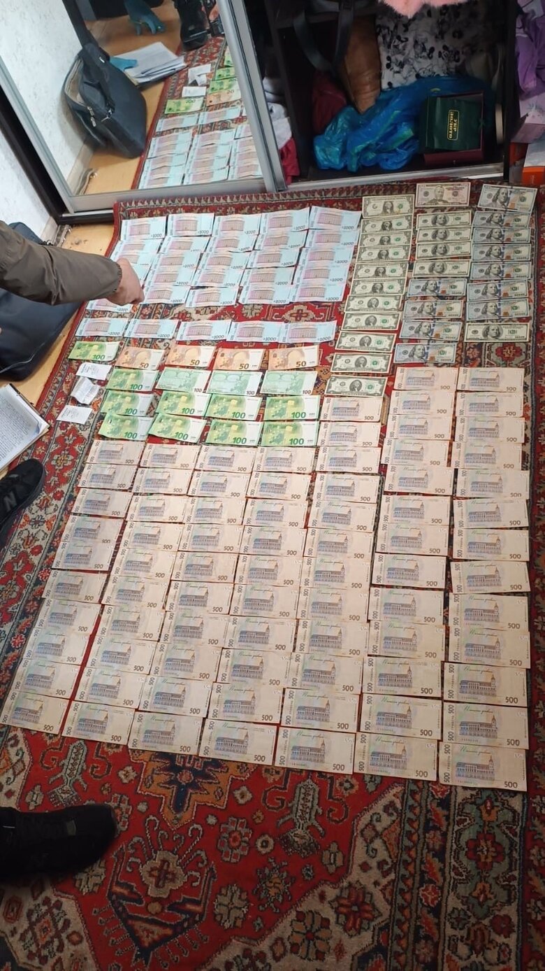 На Сумщині медсестру підозрюють у схемі фіктивних шлюбів для виїзду з України