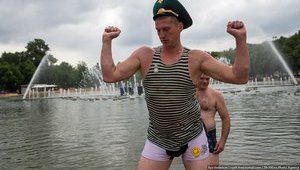 Пьяный день пограничника в России: водка, пиво и фонтаны. ФОТОрепортаж+ВИДЕО(обновлено)