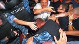 Украину взорвала новость о языке: людей зовут под Украинский Дом, Януковичу советуют развесить триколоры