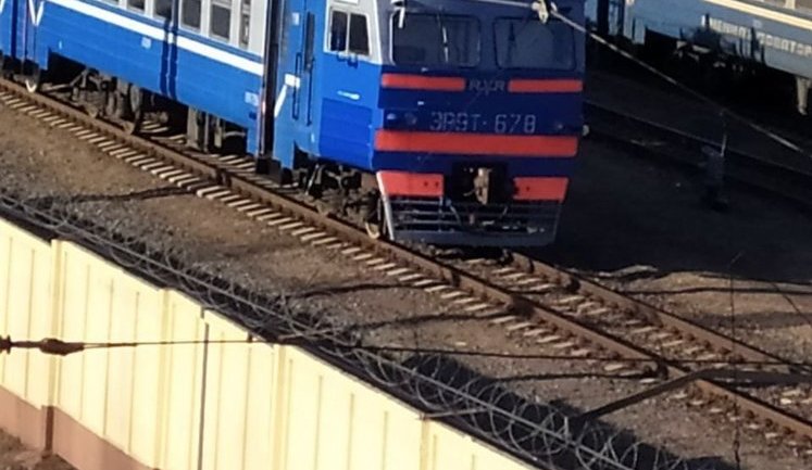 У Білорусі зафарбовують червоно-зелену символіку на електричках: Тепер вони не відрізняються від українських. ФОТОрепортаж