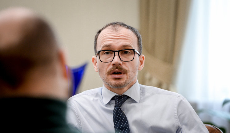 Малюська - до арештанів: "Вечір в хату. Про прогон від злодіїв з Раші знаю, чув. Тихо, ша". ВIДЕО