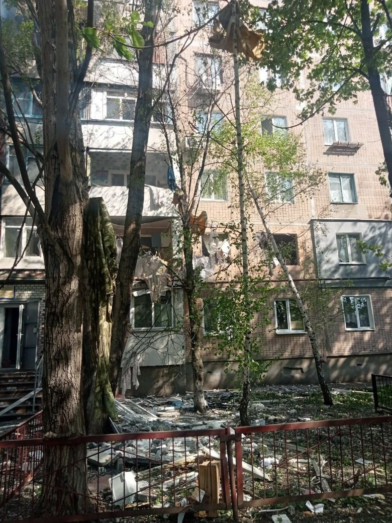 Russian troops twice fired at Avdiivka with phosphorous shells 04