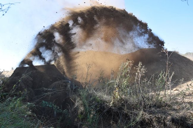 На границе с Россией пограничники устанавливают новые заграждения 05