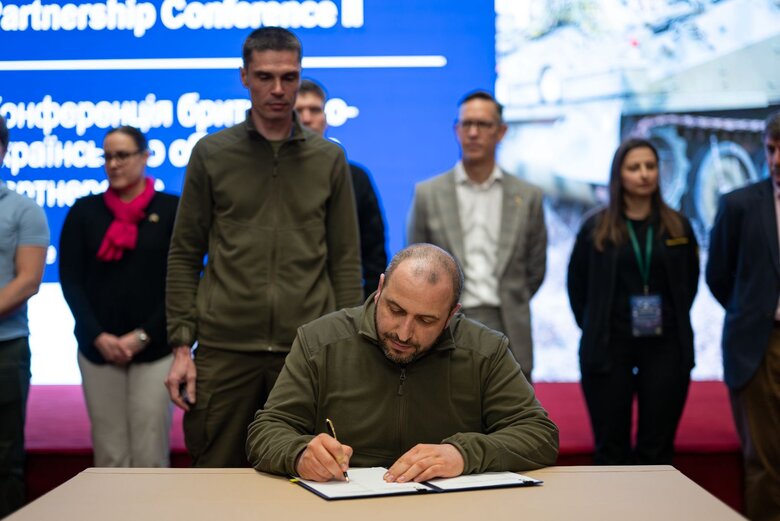 Умєров підписує домовленість з Британією