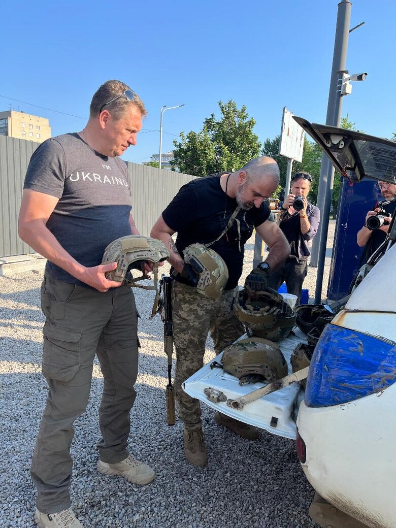 Я зобов`язаний цим хлопцям на фронті. Потужна історія Ігоря Коваля - американського підприємця українського походження, який разом із сім`єю мобілізував у США на допомогу Україні тисячі людей 03