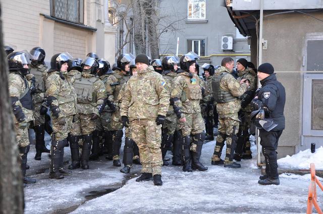 Donbas blockade supporters put up tent near Presidential Administration 07