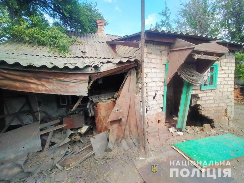 Ситуация в Донецкой области: российские войска ударили по школам, жилым домам и лечебному заведению, - Нацполиция 09