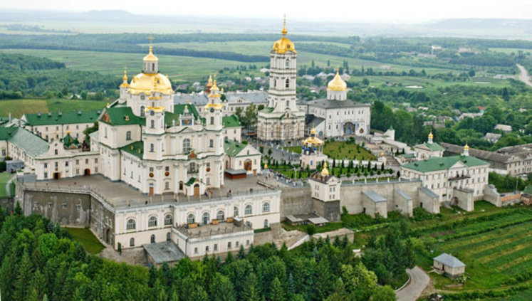 "Настоятель відмовляється від контактів", - чиновники підозрюють спалах коронавірусу в Почаївській лаврі, але не можуть її перевірити. ВIДЕО