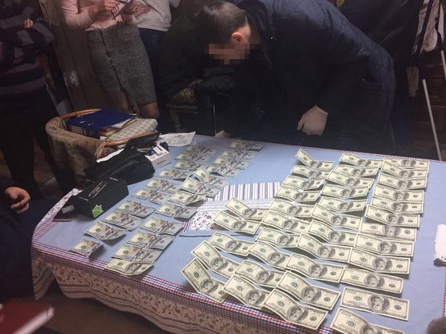 СБУ поймала на взятке в $6тыс. адвоката в Черновцах 01 СБУ поймала на взятке в $6тыс. адвоката в Черновцах 01