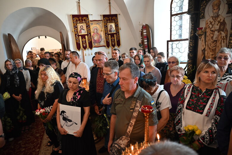 Зі скрипалем та воїном Давидом Якушиним, який загинув у бою з окупантами, попрощалися в Києві 37