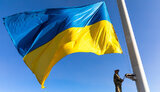 Найбільший прапор країни в Києві приспускають на невизначений термін через сильний вітер, - КМДА