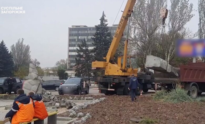 В Запорожье окончательно демонтировали памятник Пушкину 01
