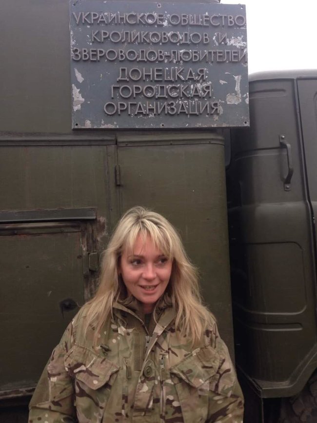 Відомий волонтер, водій-санітар 54 ОРБ Вікторія Шинкаренко: Перші три тепловізори ми передавали на Савур-Могилу. І після чергового штурму нам передзвонили і сказали, що хлопці з ним спали в обіймах, бо вони досі не бачили такого обладнання - це дуже надихало 07