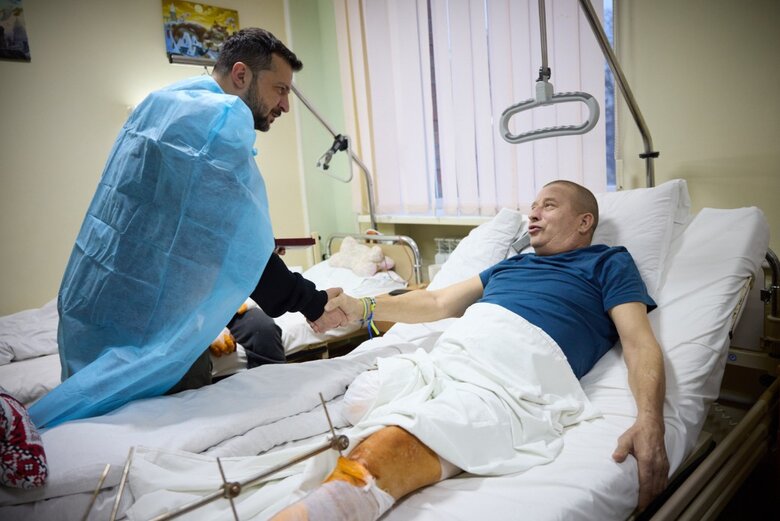 Зеленський нагородив поранених у Кропивницькому